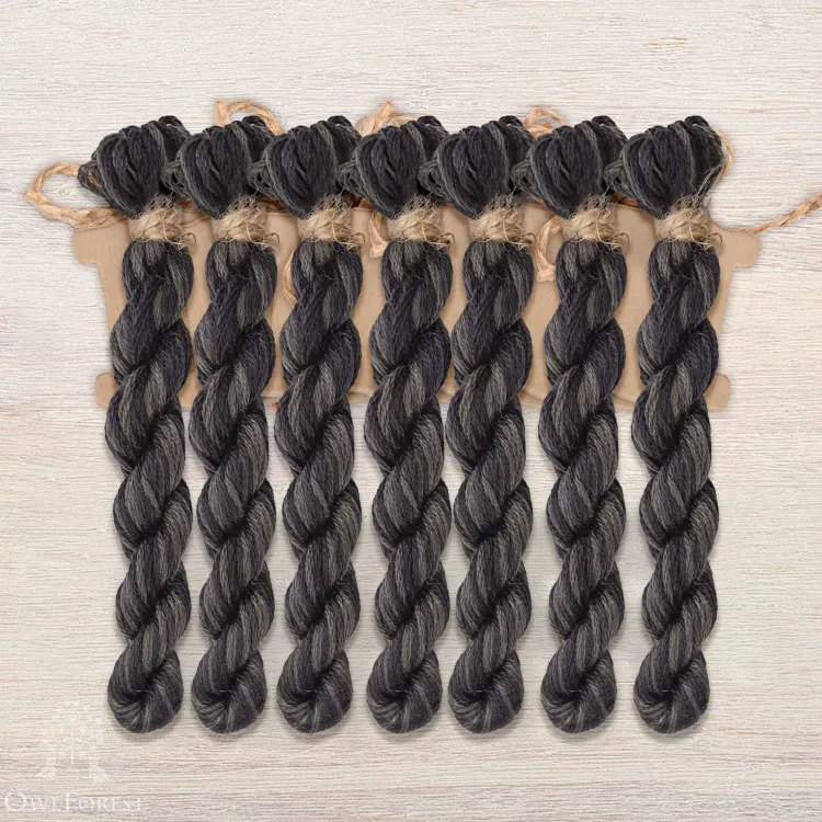 Набор ниток OwlForest для схемы «Чёрные розы» (DMC)