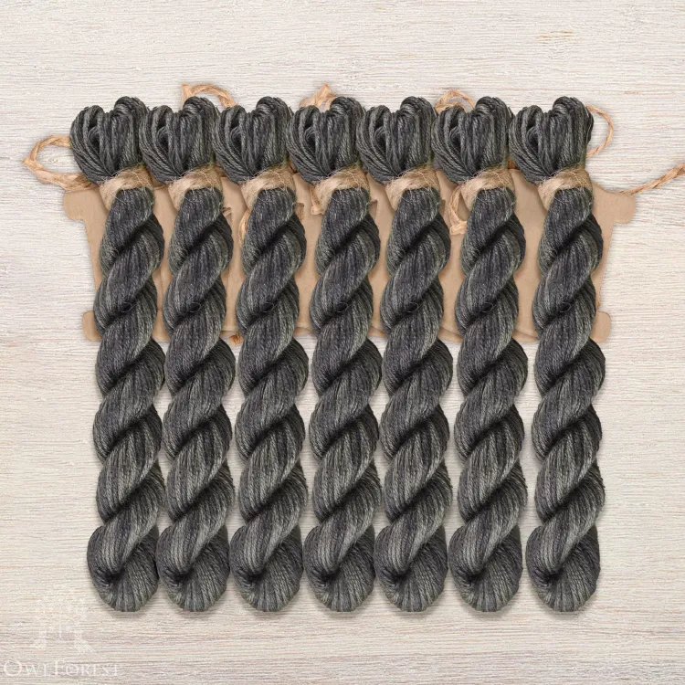 Набор ниток OwlForest для схемы «Чёрные розы» (ПНК)