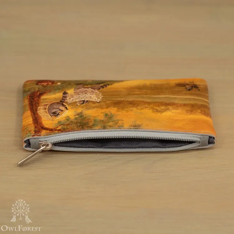 Косметичка кожаная «Еноты-рукодельники»