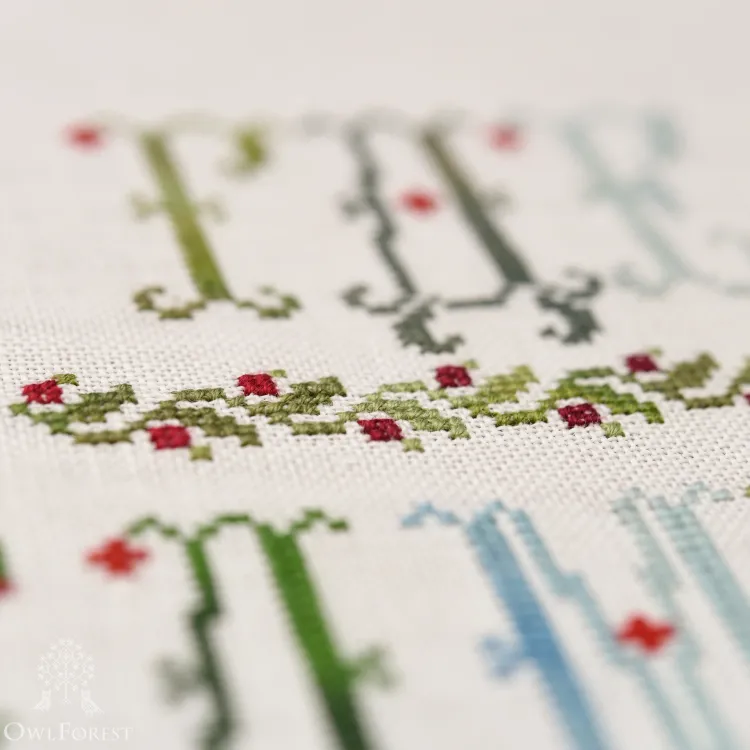 Схема для вышивания «Ягодная азбука» с русскими буквами