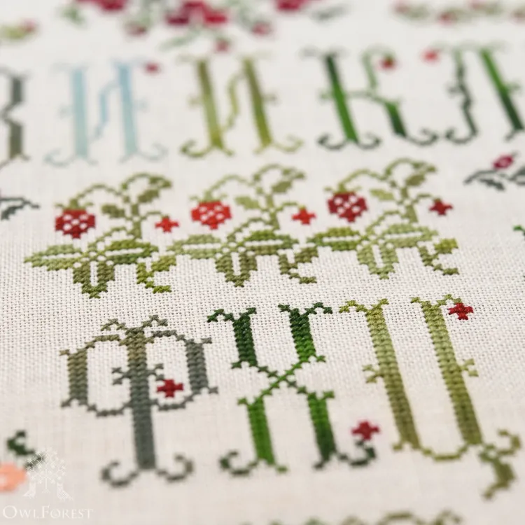 Схема для вышивания «Ягодная азбука» с русскими буквами