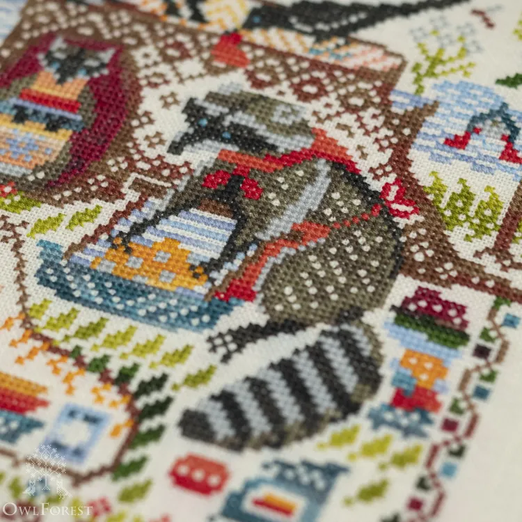 Схема для вышивания «Лесные домишки. Еноты» 