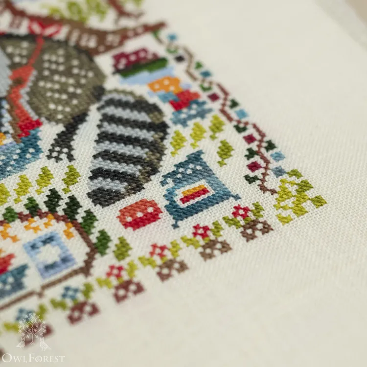 Схема для вышивания «Лесные домишки. Еноты» 