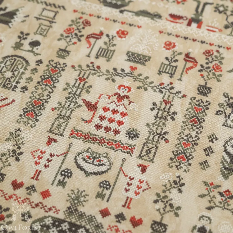 Набор для вышивания «Алиса в Стране Чудес» трехцветный вариант