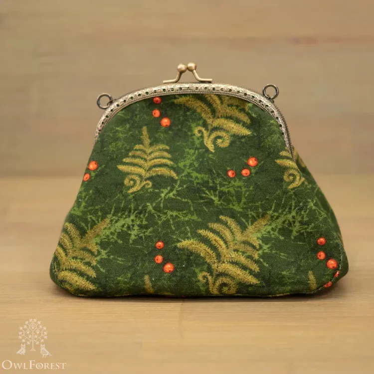 Клатч на фермуаре «Ягоды папоротника»