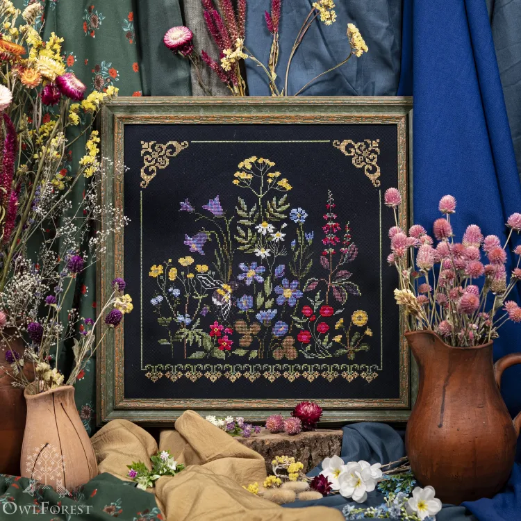 Схема для вышивания «Разнотравье. Шмель»