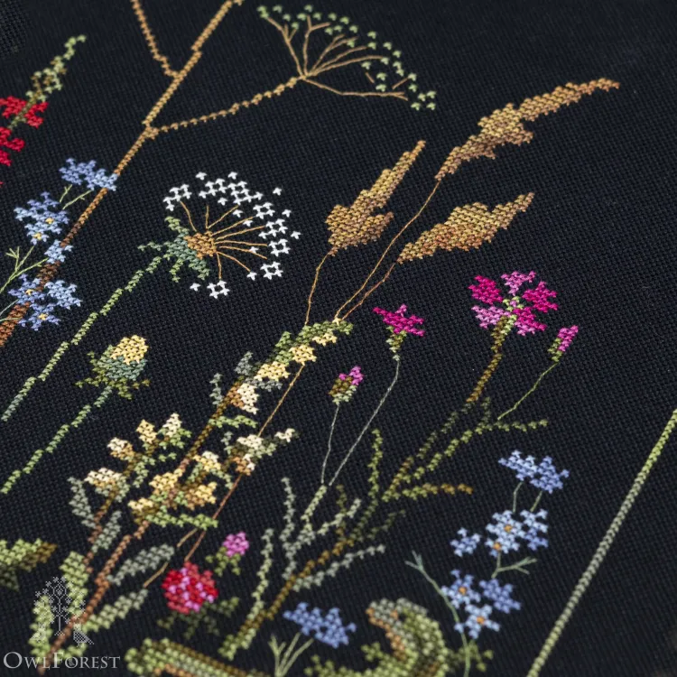 Схема для вышивания «Разнотравье. Кузнечик»