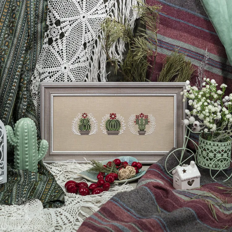Бесплатная схема для вышивания «Новогодние кактусики»