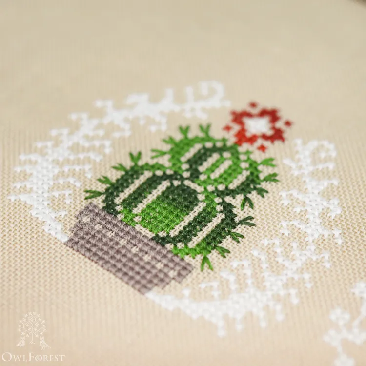 Бесплатная схема для вышивания «Новогодние кактусики»