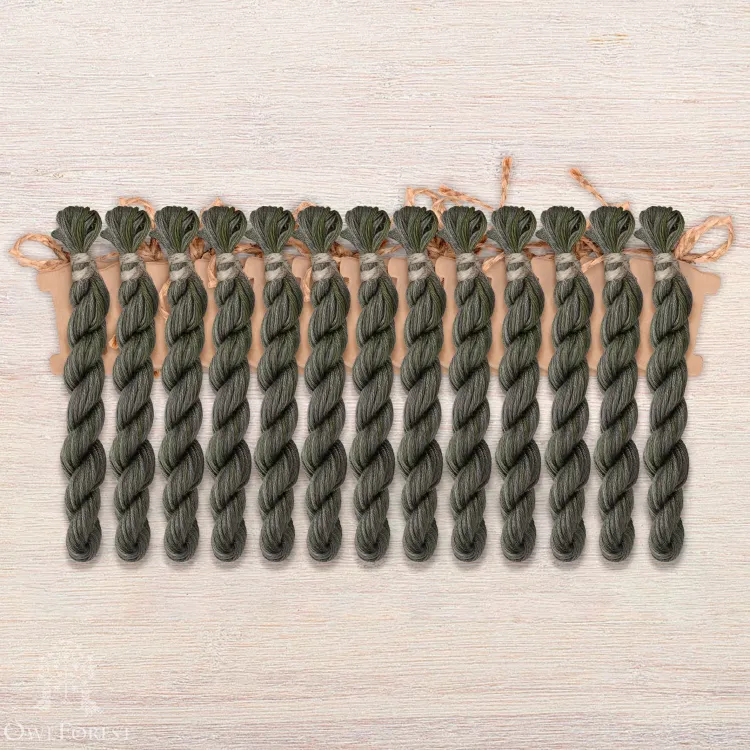 Набор ниток OwlForest для схемы «Семплер с желудями» (ПНК) монохромный вариант