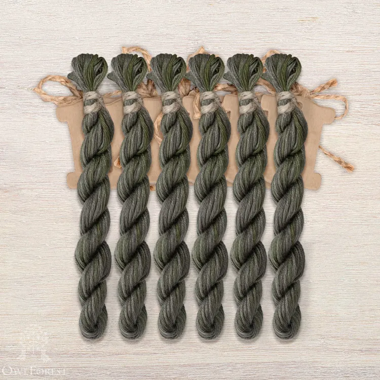 Набор ниток OwlForest для схемы «Семплер с желудями» (ПНК) монохромный вариант