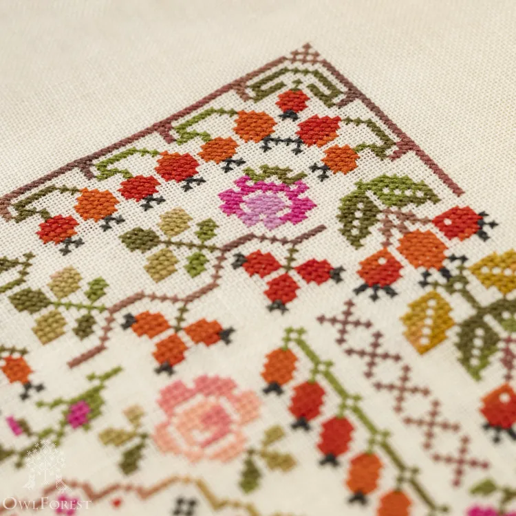 Схема для вышивания «Шиповниковое лето»