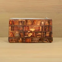 Косметичка кожаная «Книжный шкаф»