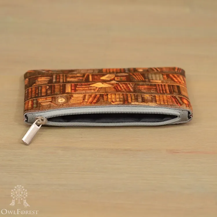 Косметичка кожаная «Книжный шкаф»