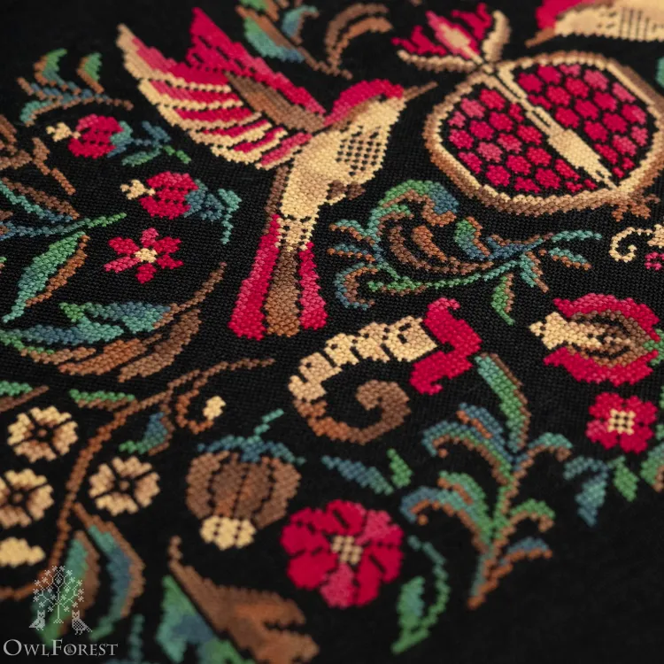 Схема для вышивания «Ночные трели гранатовых птиц»